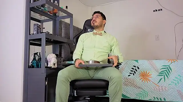 Snapshot of samuelcoopeer chatting on 02-11-26, 03:45 samuelcoopeer online show from 02-11-26, 03:45