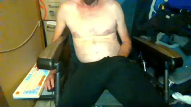 Snapshot of Lovyourpuss chatting on 06-14-26, 01:02 Lovyourpuss online show from 06-14-26, 01:02
