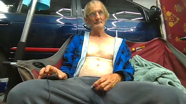 Lovyourpuss online show from 02-14-26, 02:17