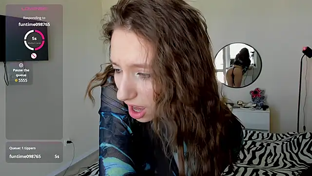 Snapshot of DreamHale_ chatting on 04-23-26, 12:22 DreamHale online show from 04-23-26, 12:22