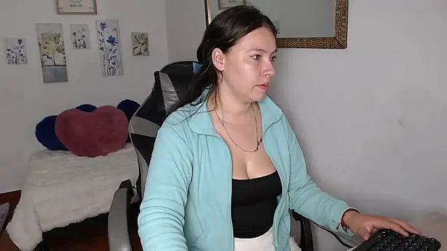 Snapshot of mariaana__222 chatting on 03-04-26, 03:36 mariaana 222 online show from 03-04-26, 03:36