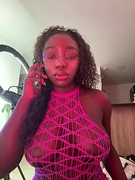 Snapshot of alissradiante1 chatting on 02-05-26, 02:18 alissradiante1 online show from 02-05-26, 02:18