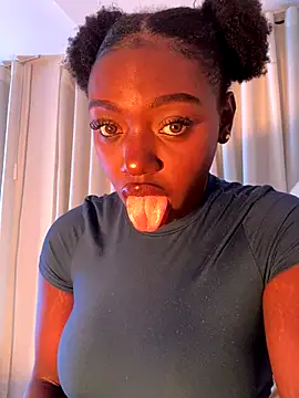 alissradiante1 online show from 11-18-25, 04:27