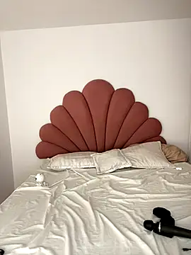 alissradiante1 online show from 10-31-25, 12:29