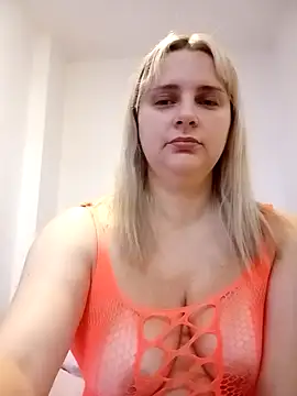 Snapshot of JessicaItalia chatting on 10-18-25, 09:22 JessicaItalia online show from 10-18-25, 09:22