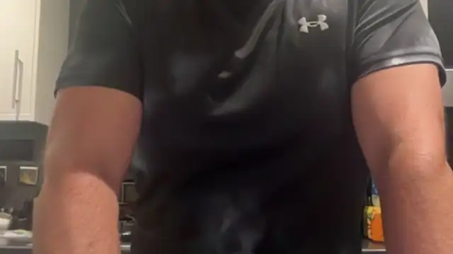 Snapshot of CloudyMuscleBeefy chatting on 06-11-26, 08:17 CloudyMuscleBeefy online show from 06-11-26, 08:17