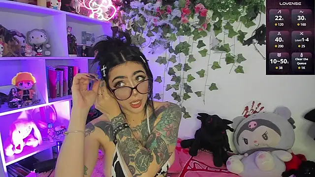 Snapshot of sarahminage_ chatting on 11-18-25, 09:07 sarahminage online show from 11-18-25, 09:07