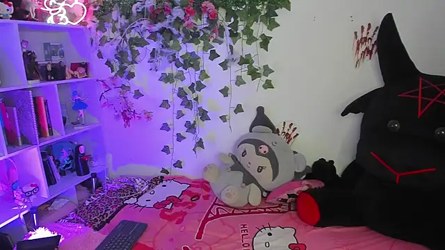 Snapshot of sarahminage_ chatting on 11-25-25, 05:02 sarahminage online show from 11-25-25, 05:02