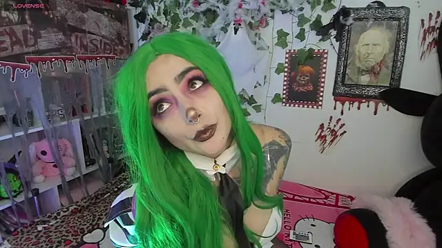 Snapshot of sarahminage_ chatting on 10-30-25, 05:21 sarahminage online show from 10-30-25, 05:21