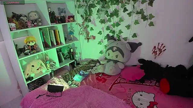 Snapshot of sarahminage_ chatting on 12-05-25, 05:00 sarahminage online show from 12-05-25, 05:00