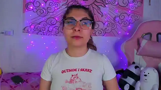 Snapshot of abbie_jensen_ chatting on 07-10-26, 06:57 abbie jensen online show from 07-10-26, 06:57