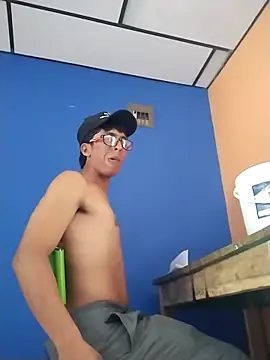 Snapshot of DXTFFx chatting on 09-18-25, 02:20 DXTFFx online show from 09-18-25, 02:20