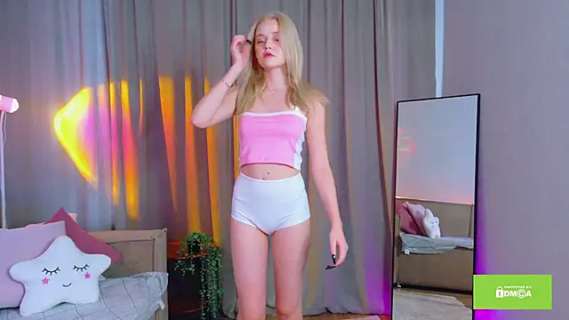 StarrShinee online show from 10-23-25, 03:27