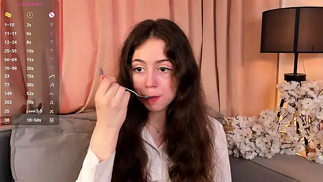 Snapshot of JulianaChapel chatting on 09-09-25, 08:35 JulianaChapel online show from 09-09-25, 08:35