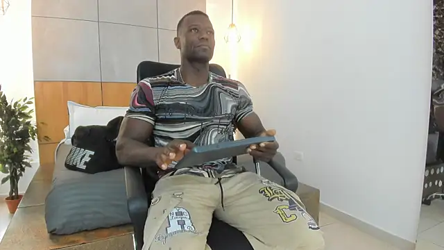MarcusBlack  online show from 09-11-25, 11:43