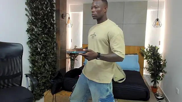 MarcusBlack  online show from 04-08-26, 01:01