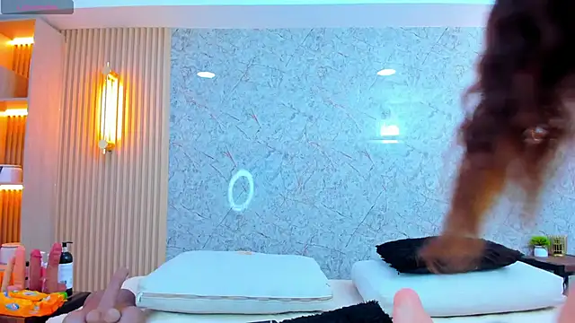 Antonella west online show from 11-21-25, 07:57