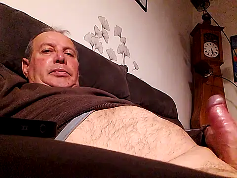 Vince072 online show from 11-24-25, 08:53