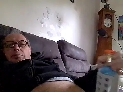 Vince072 online show from 10-10-25, 06:36