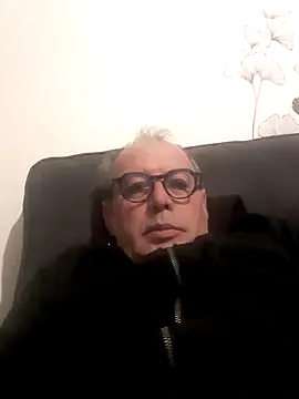 Vince072 online show from 10-08-25, 03:52