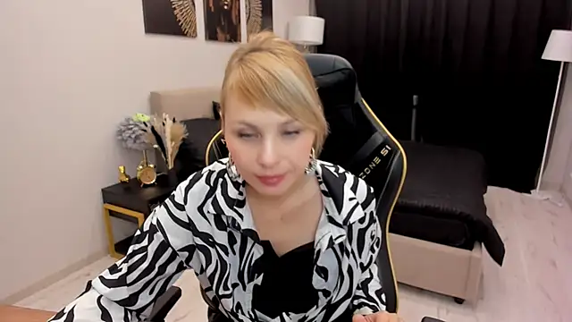 LindaSandy 1 online show from 10-13-25, 06:15