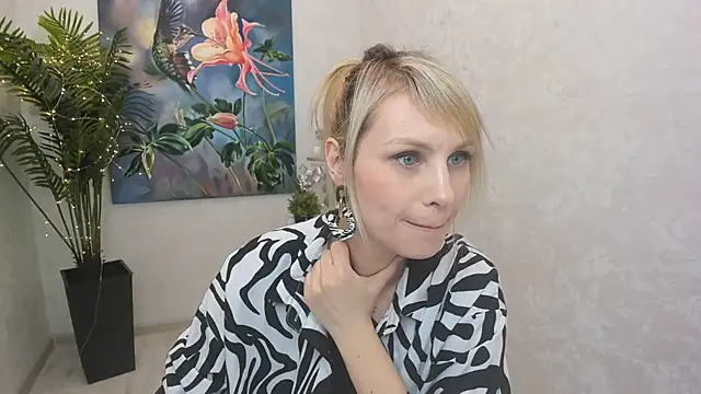 LindaSandy 1 online show from 01-13-26, 08:07