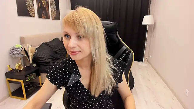 LindaSandy 1 online show from 09-22-25, 06:08