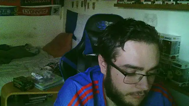 Snapshot of matlecoq2 chatting on 10-27-25, 03:24 matlecoq2 online show from 10-27-25, 03:24