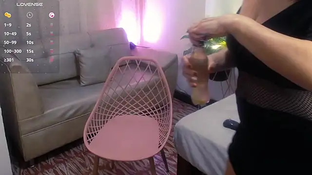 Yeseniaa25  online show from 04-17-26, 03:15