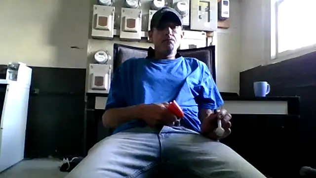 Snapshot of The_Confessor chatting on 05-05-26, 12:52 The Confessor online show from 05-05-26, 12:52
