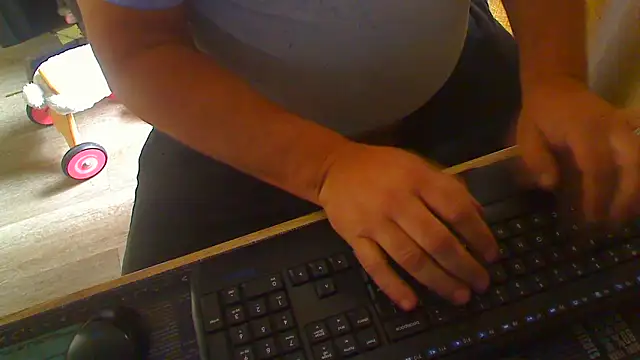 latexsub75 online show from 02-08-26, 10:07