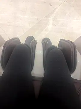 xiaoyuan01 online show from 12-22-25, 01:50