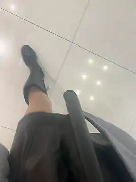 xiaoyuan01 online show from 11-29-25, 01:39