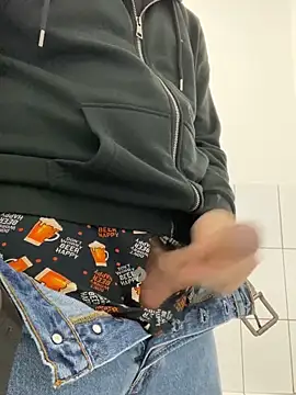 Snapshot of uto857 chatting on 02-10-26, 12:09 uto857 online show from 02-10-26, 12:09