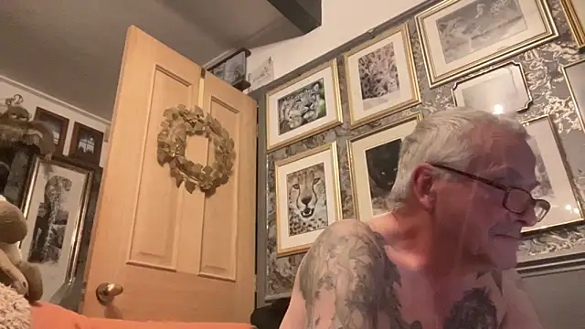 poggles online show from 09-30-25, 08:04