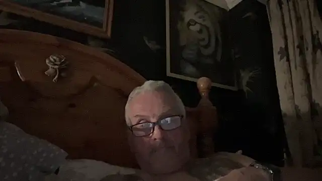 Snapshot of poggles chatting on 04-30-26, 08:38 poggles online show from 04-30-26, 08:38