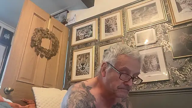 poggles online show from 11-20-25, 01:56