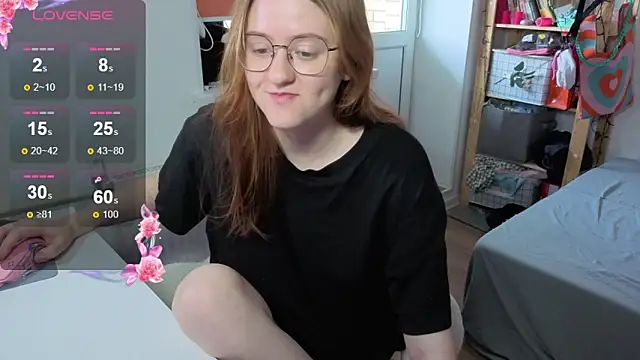 Snapshot of urstripchatgf chatting on 09-14-25, 10:04 urstripchatgf online show from 09-14-25, 10:04