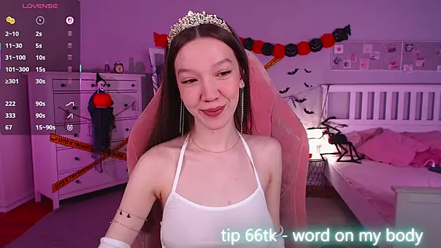 Shriya Sarann online show from 10-31-25, 02:02