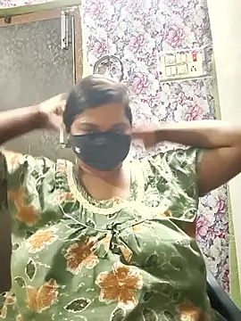 Liyaa 24 online show from 04-13-26, 04:22