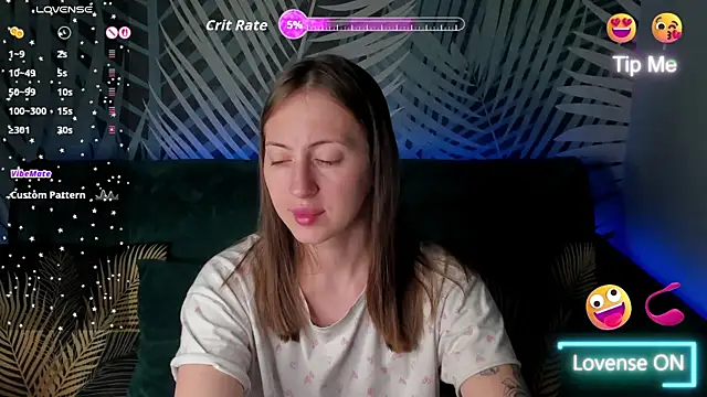 Snapshot of ChristyCrayme chatting on 05-12-26, 10:16 ChristyCrayme online show from 05-12-26, 10:16