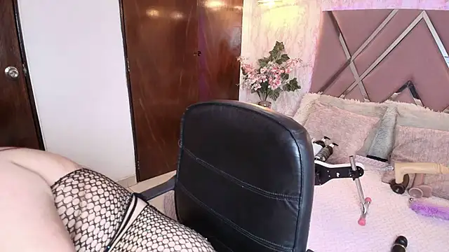 Dolce pearl online show from 10-13-25, 03:52