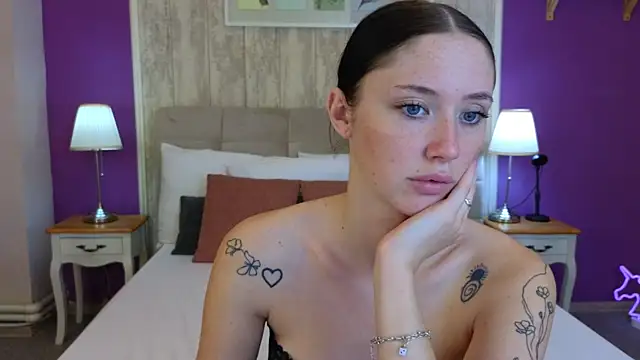 Snapshot of Ivanna__Rose chatting on 09-30-25, 04:35 Ivanna  Rose online show from 09-30-25, 04:35