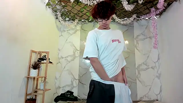 Snapshot of Bastian_boyshot77 chatting on 05-17-26, 07:47 Bastian boyshot77 online show from 05-17-26, 07:47