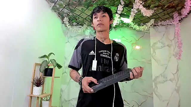 Bastian boyshot77 online show from 04-14-26, 07:08