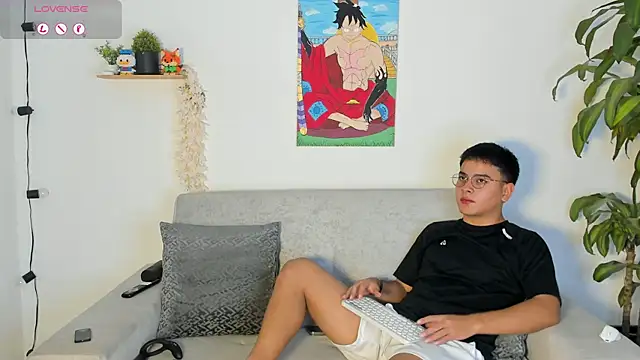 Snapshot of Young_Ben chatting on 10-08-25, 12:23 Young Ben online show from 10-08-25, 12:23