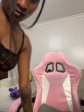 Snapshot of Lil-shawrie chatting on 09-17-25, 06:32 Lil-shawrie online show from 09-17-25, 06:32