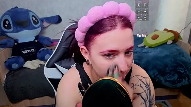 Snapshot of Mini_Lady1 chatting on 02-18-26, 09:06 Mini Lady1 online show from 02-18-26, 09:06