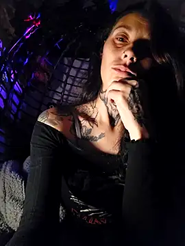 Snapshot of DarkAngelz1 chatting on 10-20-25, 01:18 DarkAngelz1 online show from 10-20-25, 01:18