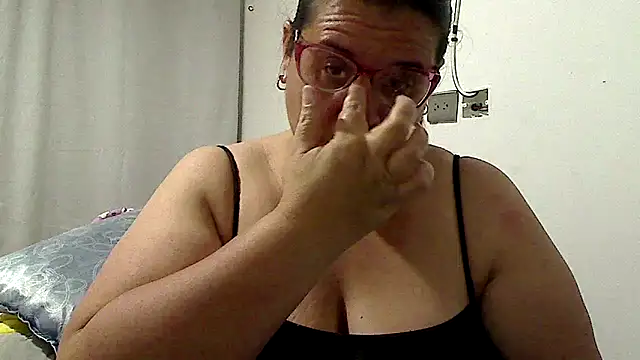 Snapshot of luciana69hot chatting on 06-03-26, 11:20 luciana69hot online show from 06-03-26, 11:20